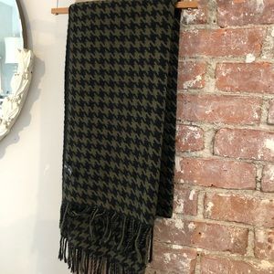 Ellen Tracy …wool scarf
